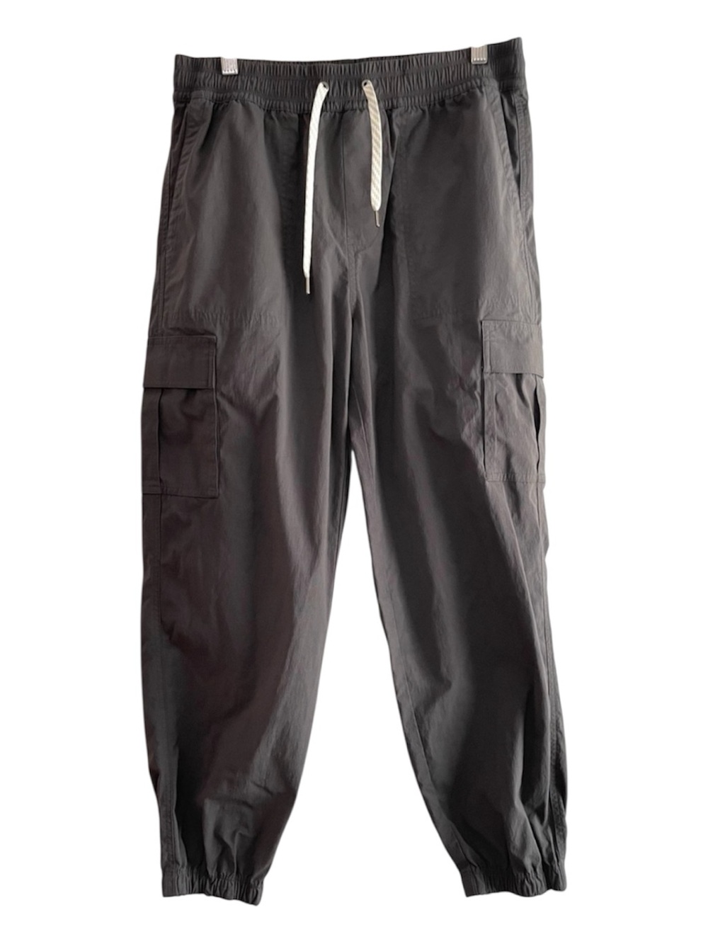 Vuori Women's Birch Jogger cargo pants in a dark gray